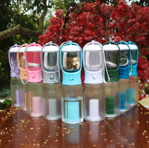 Bottiglia d'Acqua Portatile 3-in-1 per Cani da 600ml, Resistente al Calore, Ecologica, con Contenitore per Cibo e Porta Sacchetti Igienici - Product Image 1