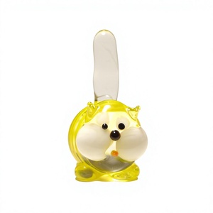 Figurine de chat en verre soufflé à la main, sculpture animale décorative avec queue bleue et corps jaune - Product Image 1