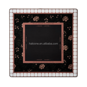 Tapete <span class=keywords><strong>de</strong></span> <span class=keywords><strong>Mesa</strong></span> <span class=keywords><strong>de</strong></span> Mahjong <span class=keywords><strong>de</strong></span> Lujo HaloOne con Diseño Floral, Plegable, con Base <span class=keywords><strong>de</strong></span> Goma, Superficie Silenciosa, Diseño Elegante para Noches <span class=keywords><strong>de</strong></span> Juego y Decoración del Hogar - Product Image 1