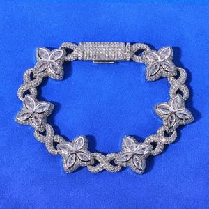 Pulsera <span class=keywords><strong>de</strong></span> hombre <span class=keywords><strong>de</strong></span> moda personalizada con circonitas y hierro, estilo hip-hop europeo-americano, con diseño <span class=keywords><strong>de</strong></span> trébol <span class=keywords><strong>de</strong></span> cuatro <span class=keywords><strong>hojas</strong></span> y cadena cubana en forma <span class=keywords><strong>de</strong></span> ocho. - Product Image 1