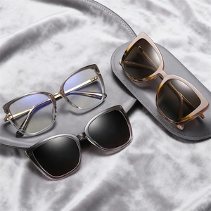 نظارات شمسية نسائية فاخرة من TR90 بتصميم عين القطة مع مشبك مغناطيسي 2 في 1، حماية من الأشعة فوق البنفسجية 400، مستقطبة، مضادة للضوء الأزرق للقيادة وللاستخدام مع النظارات الطبية وشاشات الكمبيوتر - Product Image 1