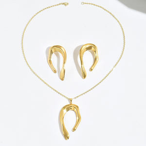 Collar con colgante geométrico chapado en oro de 18 quilates, accesorio de moda romántico, <span class=keywords><strong>cadena</strong></span> de eslabones de titanio de acero inoxidable, moda actual - Product Image 3