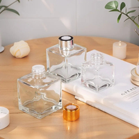 Prix usine Exquis carré 50ml 100ml 150ml 200ml Parfum Reed Diffuseur Bouteille Aromathérapie avec Or Argent Noir Couvercle