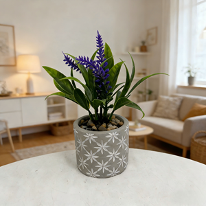 Maceta de Cemento con Diseño de Estrellas y Flores Artificiales Púrpuras - Decoración Elegante para Interiores - Product Image 1