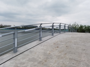 중국 조립식 강관 볼 조인트 제작 고속도로 도로 가드 레일 다리 난간 난간 베란다 난간 난간 - Product Image 6