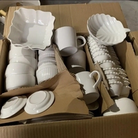 Vente en gros directe d'usine : Service de vaisselle en céramique blanche, assiettes et bols en stock, emballés en carton
