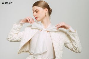 Rey EMB เสื้อครอปผ้าไหมแฟชั่นป้องกันไฟฟ้าสถิตย์สวมใส่สบาย31ชิ้นบรรจุในกล่องกระดาษแข็งผู้ผลิตเวียดนาม - Product Image 6