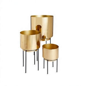 Maceta de metal color dorado con soporte de hierro, tamaño y forma personalizados, maceta para plantas de exterior para decoración de jardín. - Product Image 1