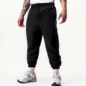 กางเกงวิ่งออกกำลังกายผู้ชาย พิมพ์ลายแบบ Heat-Transfer ผ้าริปสตอปน้ำหนักเบา กันน้ำ ไนลอน รับสกรีนโลโก้ - Product Image 3