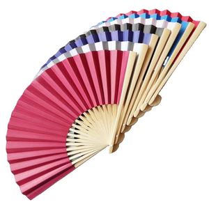 Éventail pliant en tissu gravé et imprimé en bambou pour mariage - Product Image 1