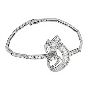 Bracelet classique en argent 925 avec diamants, design nœud papillon, sertissage baguette, bijoux de mariage pour femme - Product Image 1