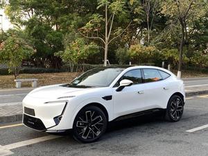 AVATR 11 2025 d'occasion, modèle de luxe SUV à 4 portes et 5 places, propulsion arrière, autonomie étendue, REEV, blanc sur rouge bordeaux - Product Image 2