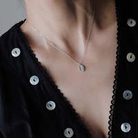 Collier élégant pour femme avec pendentif ovale en zircon cubique, motif grain de café, idéal pour le quotidien