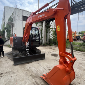 Excavatrice Hitachi Zx 60 d'occasion de 6 tonnes importée du Japon avec peu d'heures de travail - Product Image 3