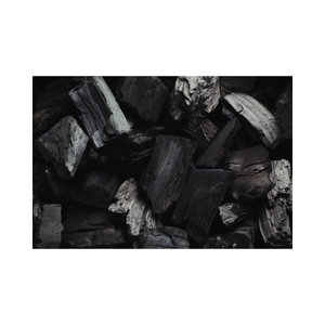 Carbón vegetal premium hecho de madera dura para una experiencia de asado en casa con calor constante y mínima producción de ceniza, con ricos sabores ahumados. - Product Image 5