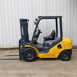 Chariot élévateur diesel Komatsu 4x4, capacité de 2,5 T, pour moteur, mât à deux étages, déplacement latéral, usage industriel - Product Image 4