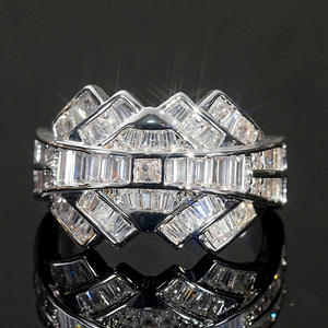 A338 Anello di Lusso in Argento con Diamanti per Donna, Taglio Baguette, Colore G Naturale, Gioiello di Fidanzamento - Product Image 3