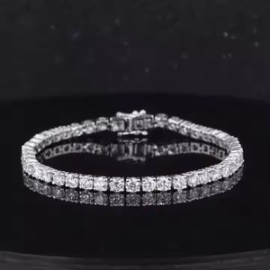 Bracelet cubain en diamant moissanite glacé tendance, provenant d'un fournisseur indien, avec une finition lisse, pour un usage cadeau - Product Image 1