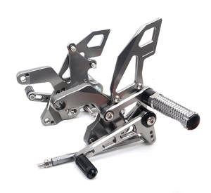 Juego de piezas traseras de aleación de aluminio CNC para motocicleta, reposapiés de alta calidad para <span class=keywords><strong>KAWASAKI</strong></span> <span class=keywords><strong>z1000</strong></span>, z1000r, <span class=keywords><strong>2022</strong></span>, 2021, 2020, 2019, 2018, 2017 - Product Image 3