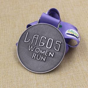 Bon marché personnalisé Antique Silver Lagos Femmes 10KM Run Challenge Finisher <span class=keywords><strong>Médaille</strong></span> avec ruban - Product Image 5