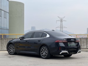 2024 B MW <span class=keywords><strong>i5</strong></span> Bielorrusia coches usados eDrive35L Premium M Sport Package Sedan New Energy Electric Car 35L 530km Range Used Car 24000 km - Product Image 5
