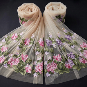 Tissu en tulle brodé de fleurs d'hortensia ivoire, motif floral dimensionnel, dentelle pour mariage, articles en stock pour filles - Product Image 1