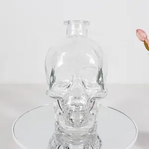 Whisky Glass Bottle High-end Luxury Skull Shaped Fine Glass Bottle With Cork Wholesale Vodka Whisky Rum Gin Bottle