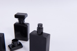 Flacon de <span class=keywords><strong>Parfum</strong></span> Plat Premium en Promotion, Diffuseur 30ml 50ml 100ml, Bouteille de <span class=keywords><strong>Parfum</strong></span> Femme Design Personnalisé en Verre pour <span class=keywords><strong>Parfum</strong></span> - Product Image 5