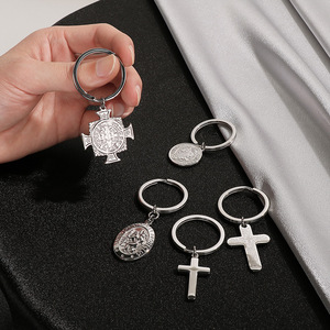 Llaveros Religiosos <span class=keywords><strong>de</strong></span> Metal con Cruz <span class=keywords><strong>de</strong></span> Zirconia y Acero Inoxidable al por Mayor, con Dijes <span class=keywords><strong>de</strong></span> Cruz y Medalla <span class=keywords><strong>de</strong></span> San Benito - Product Image 2