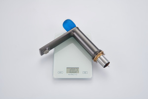 Robinet à poignée en cristal LED au design moderne, aérateur réversible, finition gris métal, laiton, anti-éclaboussures, avec sortie d'eau douce - Product Image 5