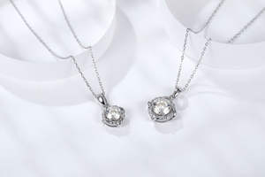 Collier Exquis pour Femme avec Pendentif Éolienne Tendance, Moissanite 1 carat incrustée, en Argent Sterling Premium Plaqué Or Rose et Rhodium - Product Image 4