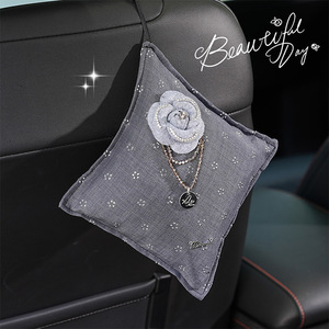 Ambientador colgante de carbón activado con forma de almohada decorativa para coche, elimina olores del interior del vehículo, estilo Camellia. - Product Image 2