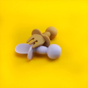 Cucharas y tenedores para bebés, empaquetados en caja, juego de tenedores y cucharas de silicona con diseño sólido para niños - Product Image 4