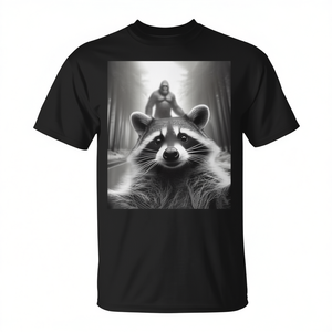 T-shirt pour enfant Bigfoot, T-shirt promotionnel avec selfie de raton laveur effrayé - Product Image 2