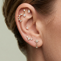 Piercing d'oreille en titane ASTM F136 à filetage interne avec zircone cubique (CZ) en forme d'étoile, de lune, de croix ou de fleur pour tragus, hélix et cartilage
