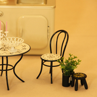 Meubles miniatures en fer à l'échelle 1:12, ensemble de table et de chaises en trois pièces, adapté à la décoration de maison miniature