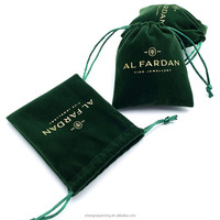 Sacs de faveur de mariage en velours vert foncé pour l'emballage de bijoux Petit sac de pochette de collier de perles avec cordon de serrage en velours avec logo doré