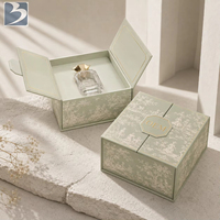 Luxuriöse Doppeltürige Grüne Recycelte Starre Rechteckige Geschenkbox mit Griff, Maßgefertigtem Einsatz und Goldfolien-Logo für Parfüm- und Kerzenverpackungen