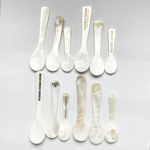 <span class=keywords><strong>Cucchiaio</strong></span> in Madreperla Naturale con Logo Dorato Inciso al Laser Personalizzato 9cm - Product Image 5