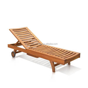 Chaise longue en teck moderne, fabriquée en bois massif et finie avec une couleur d'huile de teck naturelle pour une élégance extérieure contemporaine - Product Image 1