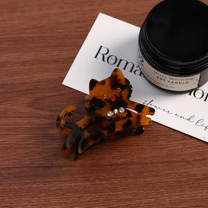 Pinza de Pelo Personalizable con Forma de Gato, de Acetato y Diamantes de Imitación, Accesorios Modernos y Dulces para el Cabello para Mujeres y Niñas, Hechos de Plástico - Product Image 4