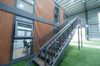 Maison conteneur extensible à double aile de 20 pieds, aspect bois, certifiée CE, pour l'hébergement des travailleurs