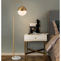 Lampadaire moderne de salon Design américain Table d'appoint décorative Lampe sur pied de chambre d'hôtel Éclairage vertical intérieur en métal