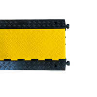 Heavy Duty 4 canales PVC Trunking Caucho Plástico Cable Protector Cubierta Golpes de velocidad Carretera Cable Bandeja Piso Golpes de velocidad