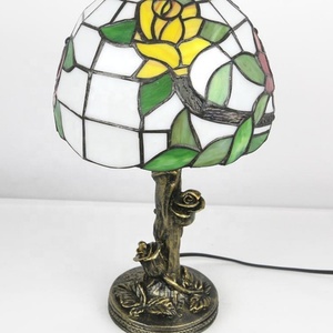 Lámpara de Mesa LongHuiJing de 8 Pulgadas con Pantalla de Vidrio Teñido, LED Flexible E26, Estilo Europeo Pastoral Retro con Patrón de Flores Amarillas para el Hogar - Product Image 4