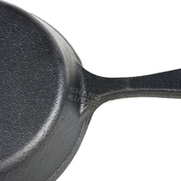 Poêle à frire professionnelle en fonte de cuisine noire plate