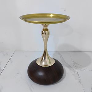 <span class=keywords><strong>Table</strong></span> <span class=keywords><strong>d</strong></span>'<span class=keywords><strong>appoint</strong></span> en métal blanc avec finition dorée - Product Image 4