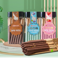 Biscuits en bâtonnets enrobés de chocolat saveur fruitée, emballage en pot PET, friandises croustillantes populaires pour enfants, vente en gros d'usine