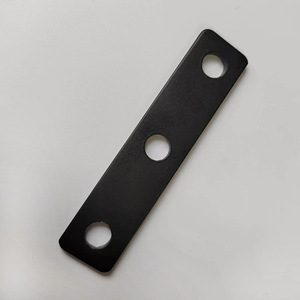 Placa de conexión de tres orificios YihuaXing de metal negro mate de hierro de 20*90*2.8 para sujetadores automotrices - Product Image 3