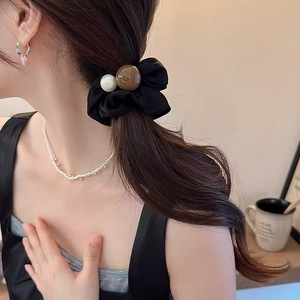 Scrunchie para el cabello con apariencia de oficina diaria, elegante, decorado con <span class=keywords><strong>perlas</strong></span>, tela de seda, Scrunchies para el cabello para mujeres, accesorios elegantes para el cabello - Product Image 3